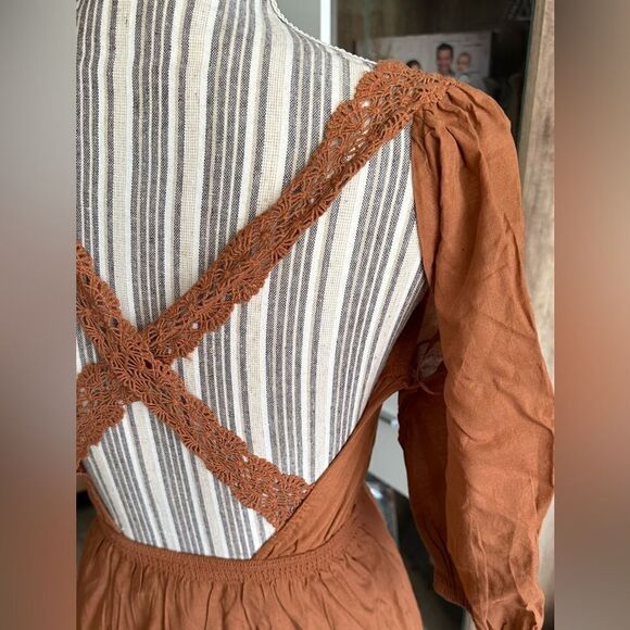 STRADIVARIUS | Camel | DRESS WITH CRISS-CROSS BACK - Picture 11 of 13